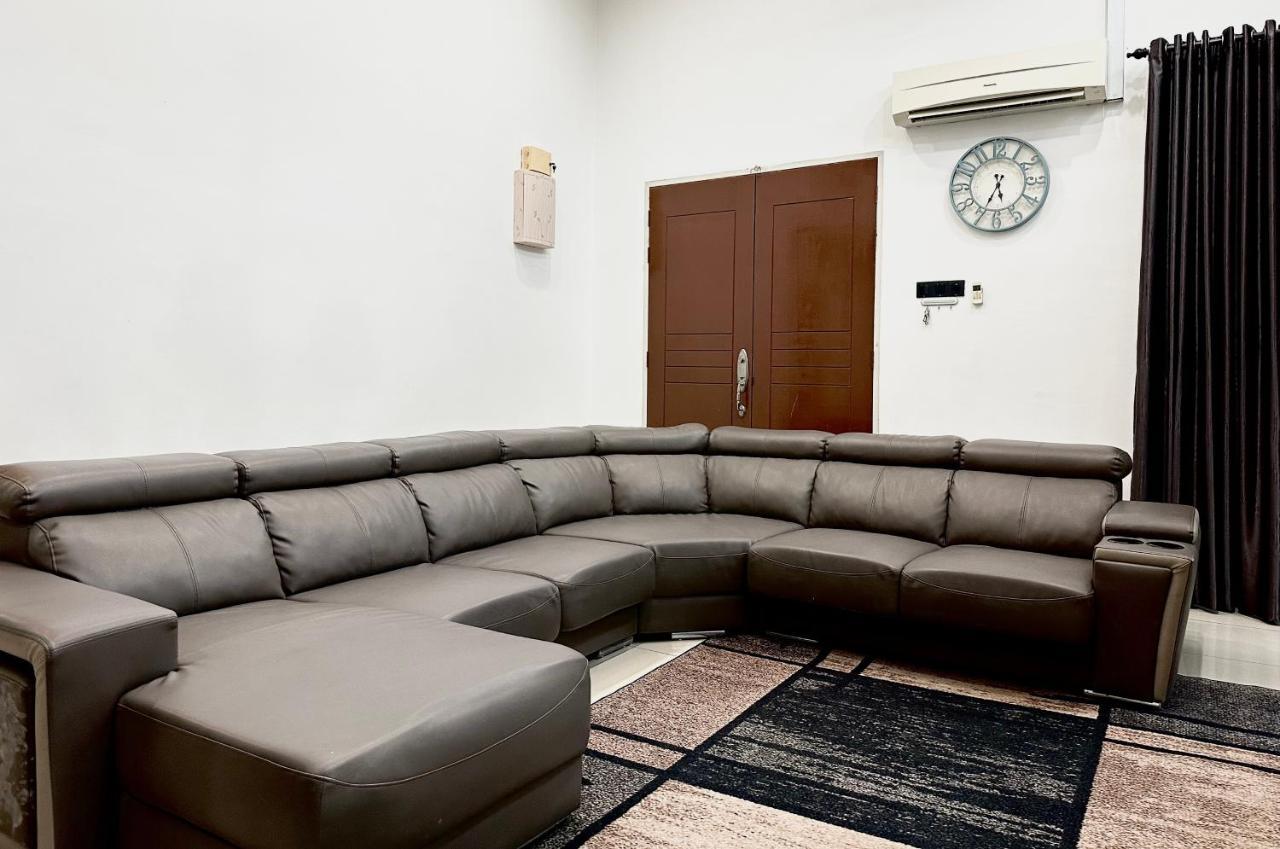 Bandar Melaka Family Bungalow Private Pool Bbq Wifi Netflix Zewnętrze zdjęcie