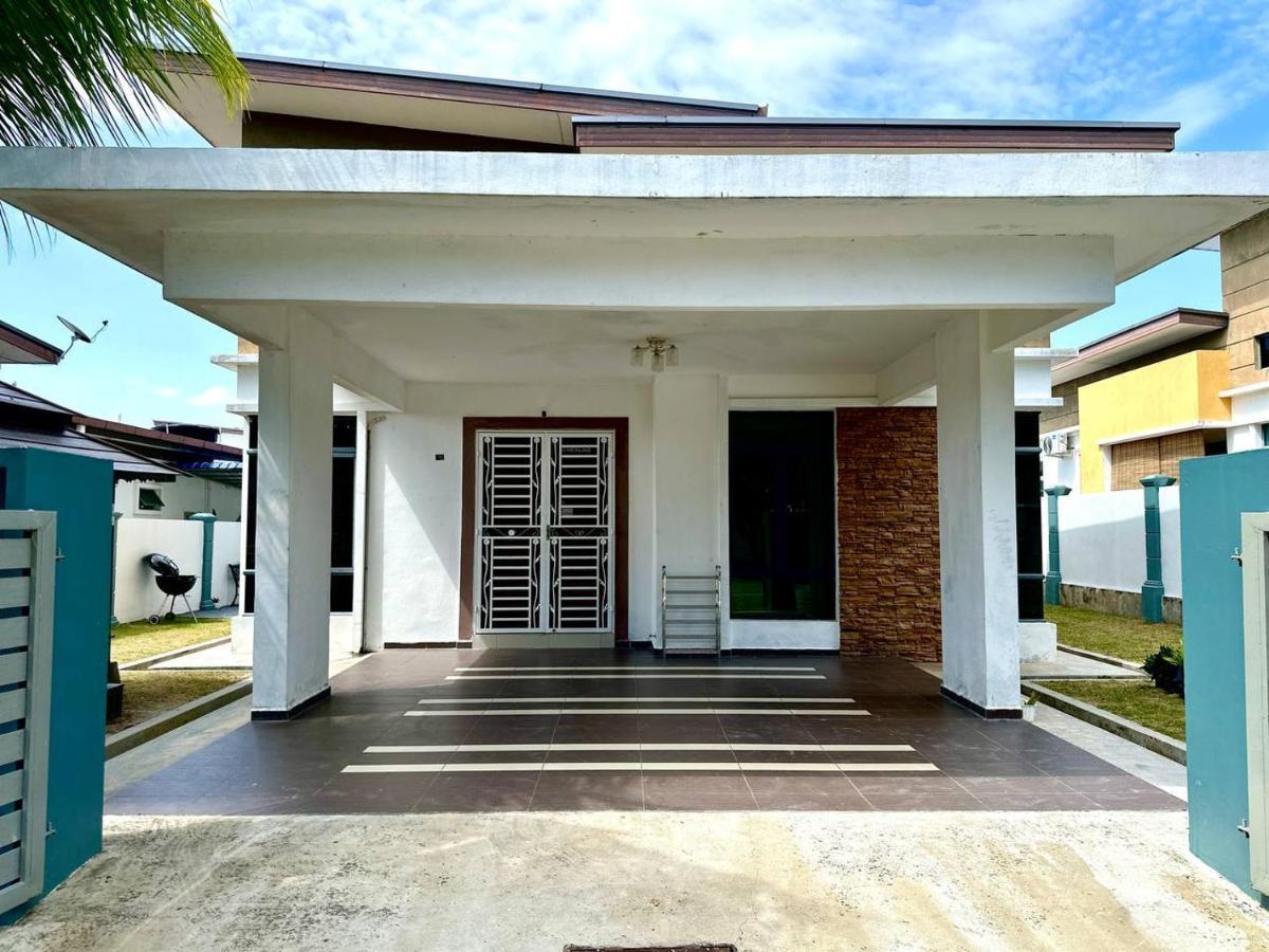 Bandar Melaka Family Bungalow Private Pool Bbq Wifi Netflix Zewnętrze zdjęcie
